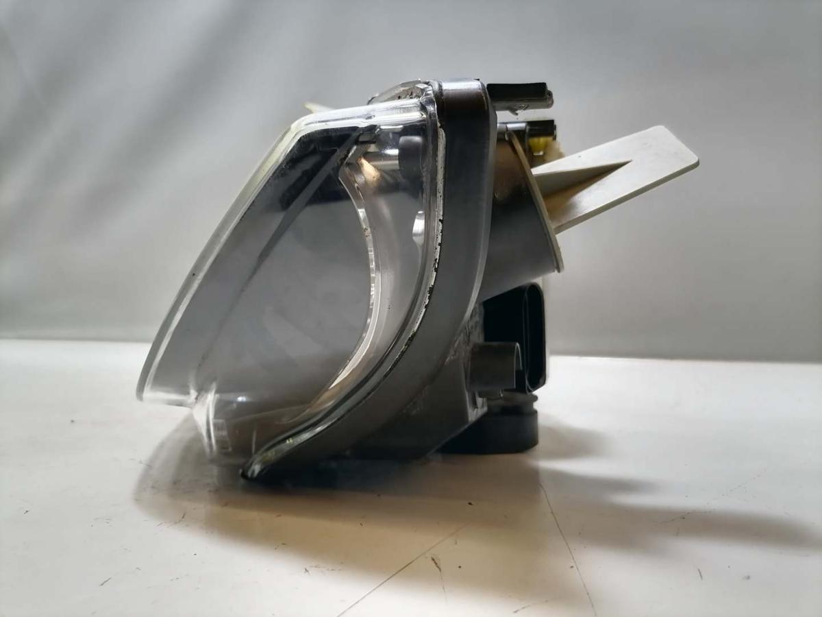 Skoda Fabia 1 6Y original Scheinwerfer vorn links Halogen Schwarzer Hintergrund Bj.2003